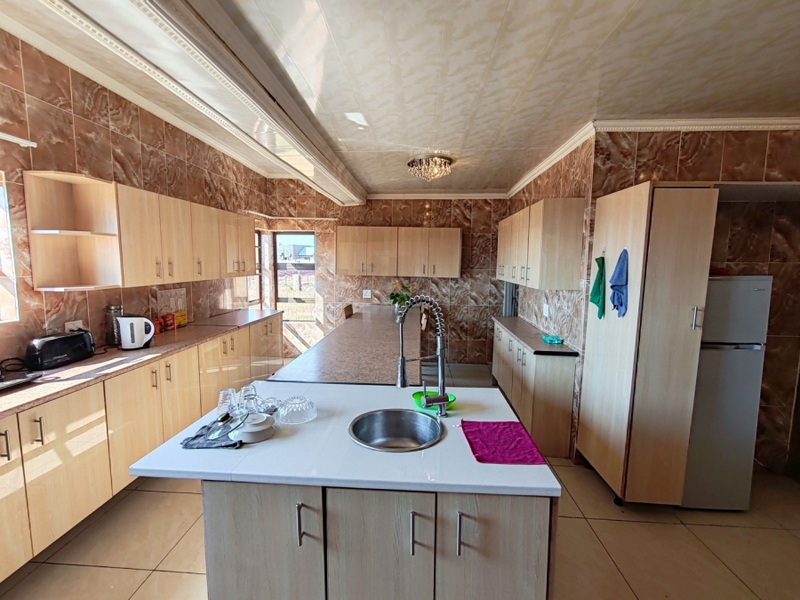 5 Bedroom Property for Sale in Grimbeeck Park North West